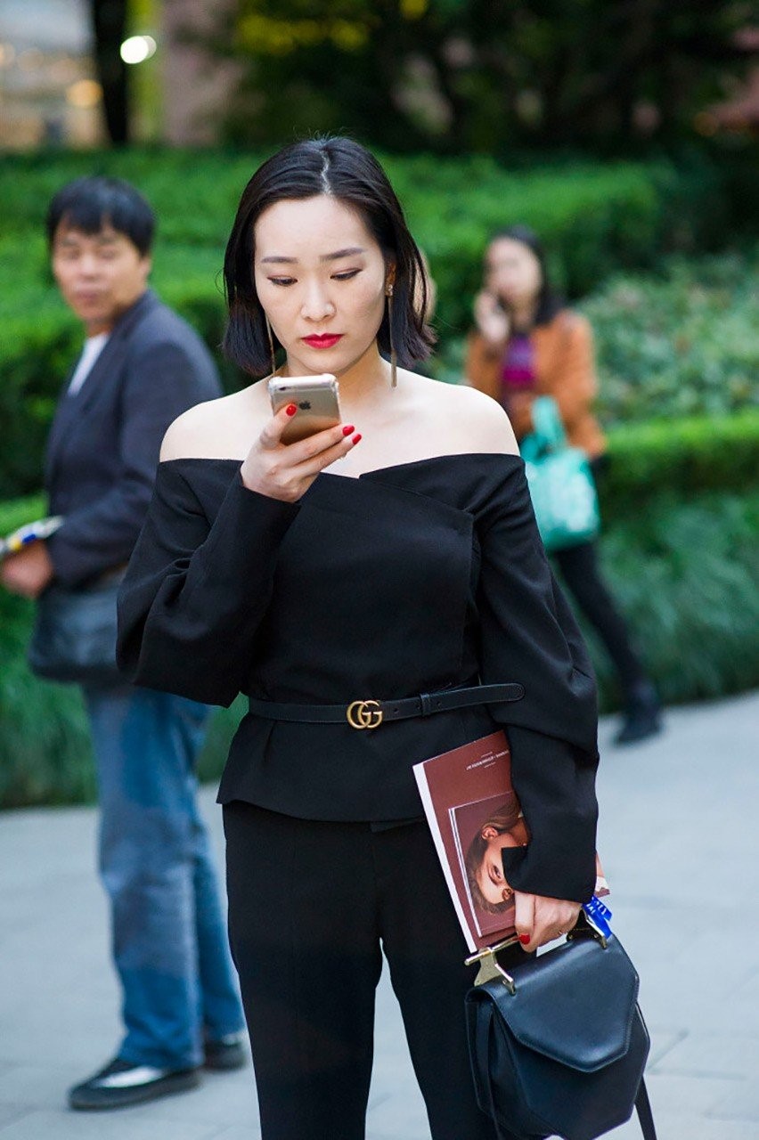 Μαθήματα μόδας από τους attendees του Shanghai FW - Φωτογραφία 21