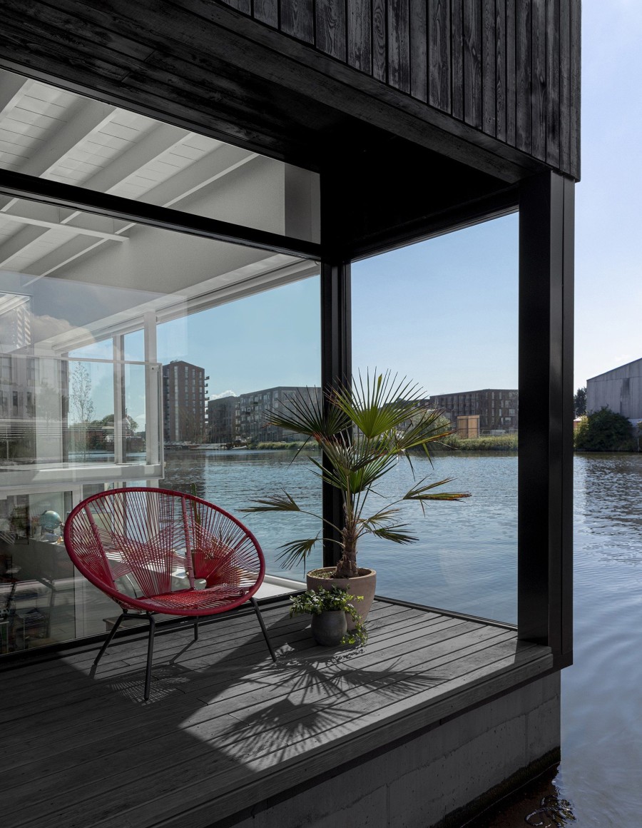 Ένα ενεργειακό πλωτό σπίτι στο Άμστερνταμ που αξίζει την προσοχή μας- Φωτογραφία 1