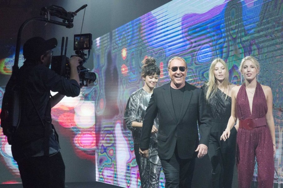 Ο Michael Kors καινοτομεί με ένα high tech fashion show στη Σαγκάη - Φωτογραφία 6