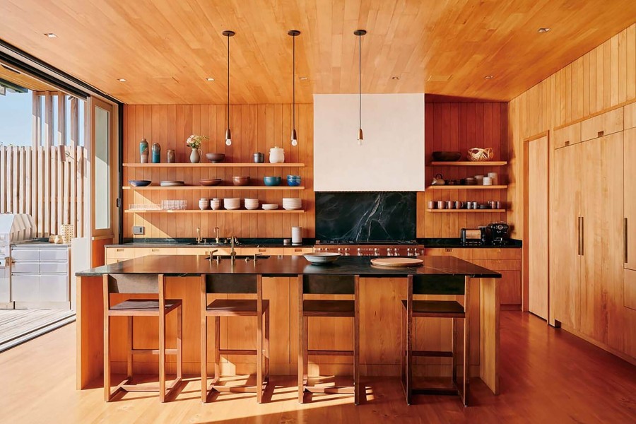 Μια bohemian ξύλινη κατοικία στην California γίνεται «ένα» με το καλοκαιρινό σκηνικό μέσα από το design της- Φωτογραφία 1
