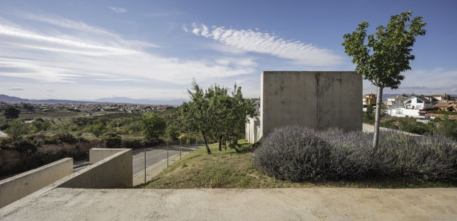 Μια μινιμαλιστική κατοικία στην Ισπανία ξεχωρίζει για το design της & τη μοναδική θέα που προσφέρει- Φωτογραφία 5