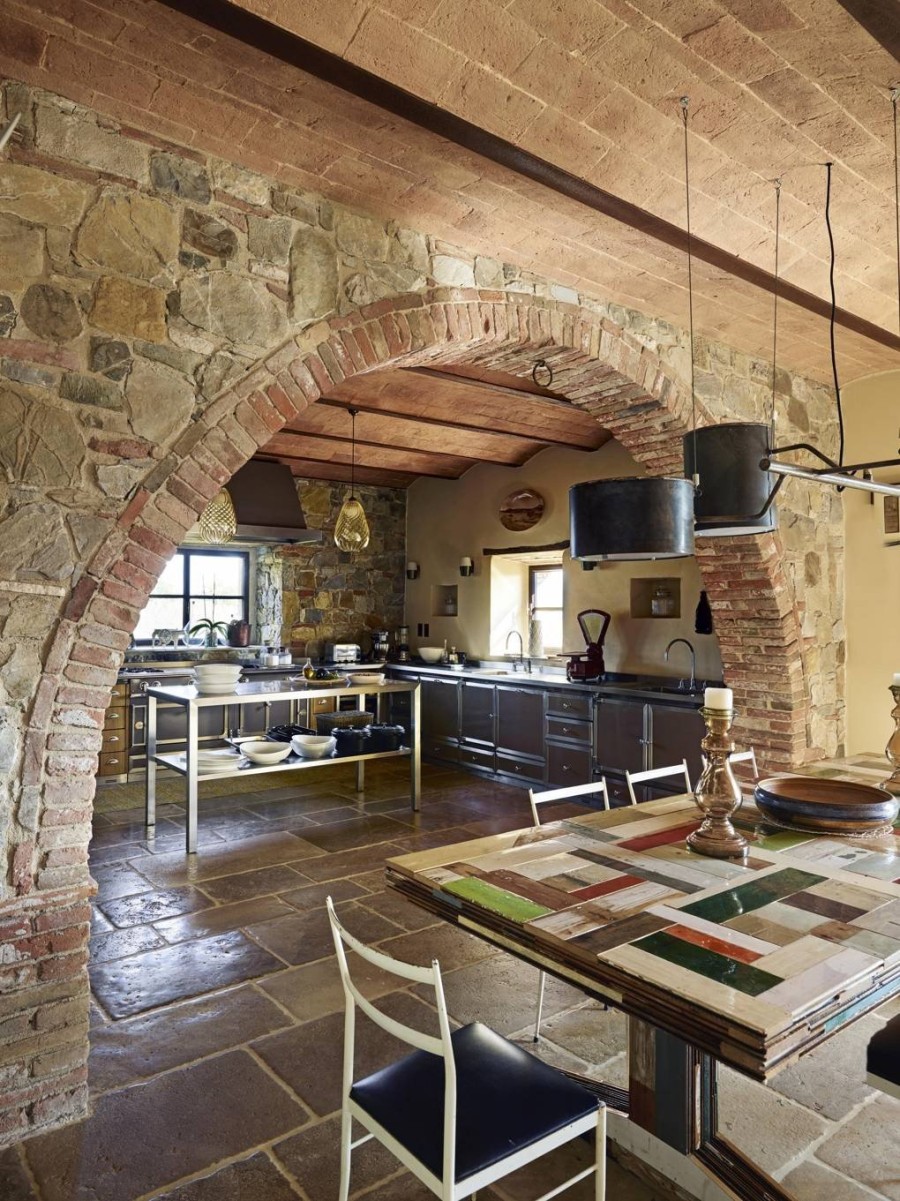 Πώς ένα πέτρινο farmhouse στην Tuscany μετατράπηκε σε ένα ultra modern περιβάλλον με υπέροχη θέα- Φωτογραφία 1