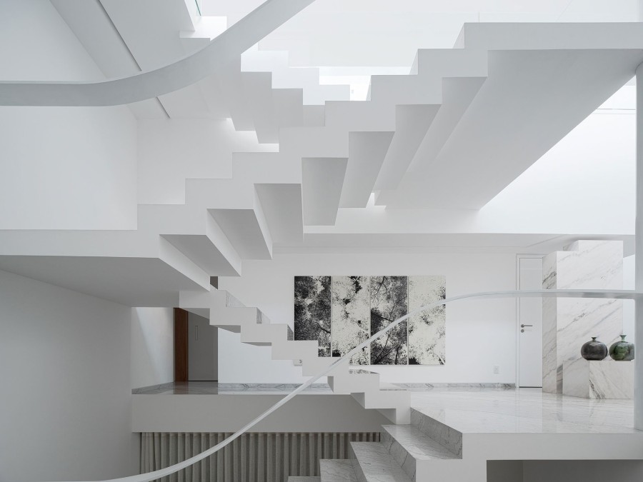Μια μινιμαλιστική κατοικία που βασίζεται στον γεωμετρικό σχεδιασμό & τη σύγχρονη πολυτέλεια- Φωτογραφία 4