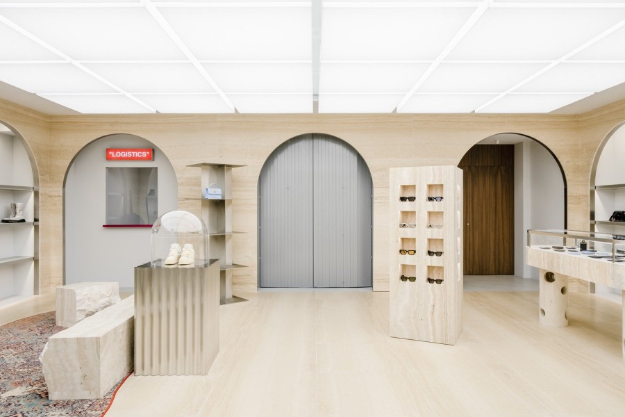 Μέσα στο νέο flagship store της Off-White στο Παρίσι που ξεχωρίζει για το ultra modern design του- Φωτογραφία 2