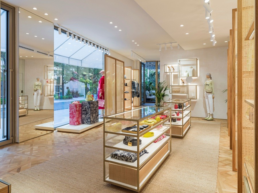 H νέα pop-up boutique του οίκου Dior στο Μαυροβούνιο εξυμνεί την γαλήνια αύρα του καλοκαιριού- Φωτογραφία 4