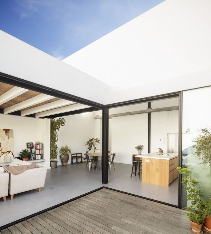 Μια stylish κατοικία που μετατρέπεται σε πηγή έμπνευσης για το απόλυτο summery interior design- Φωτογραφία 4