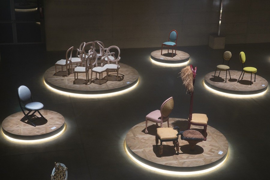 H Dior Medaillon chair ανασχεδιάστηκε από τους σπουδαιότερους designers του κόσμου- Φωτογραφία 2
