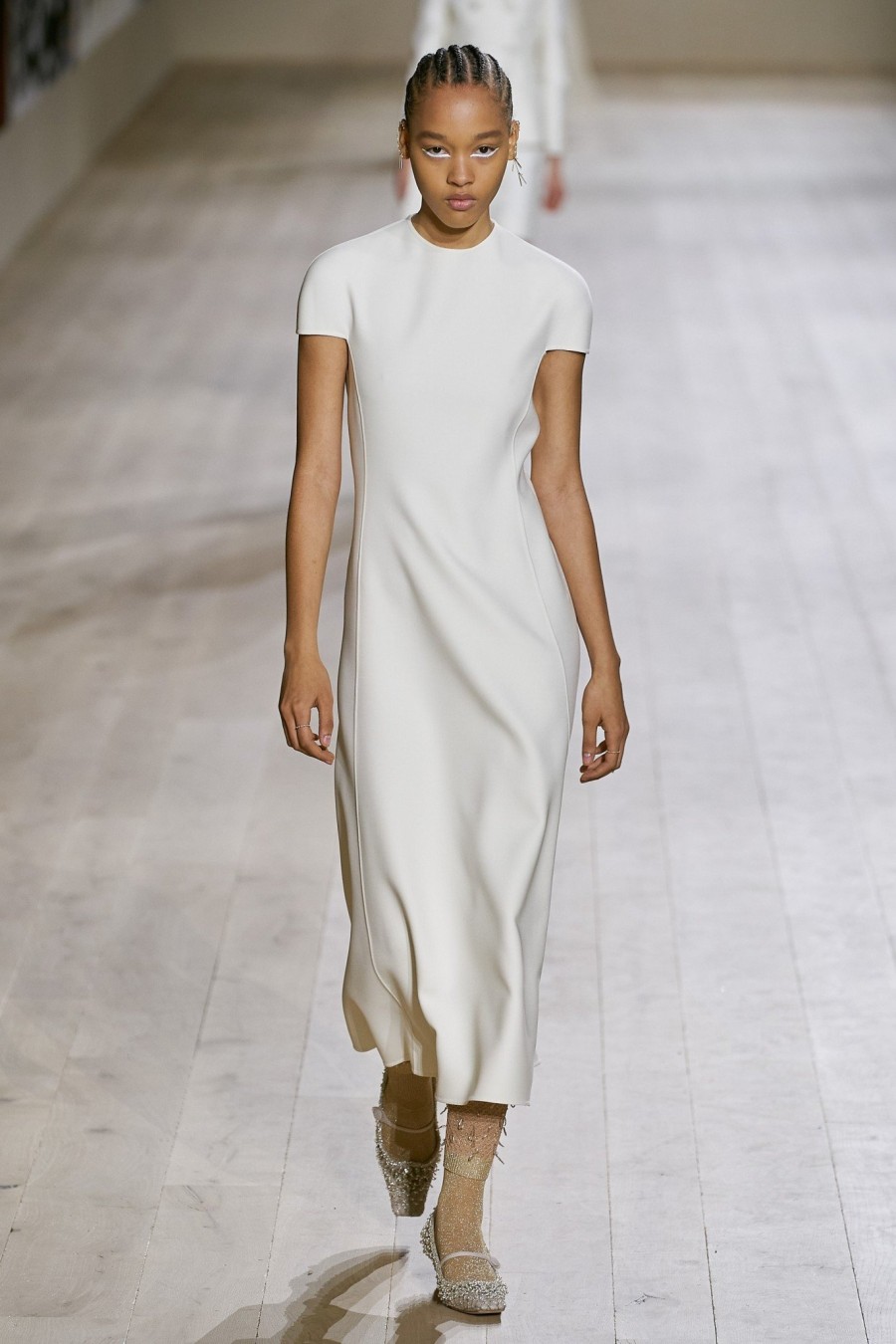 Η Maria Grazia Chiuri προτείνει μία daywear γκαρνταρόμπα, βασισμένη στην Υψηλή Ραπτική -Δείτε όλα τα looks!- Φωτογραφία 14