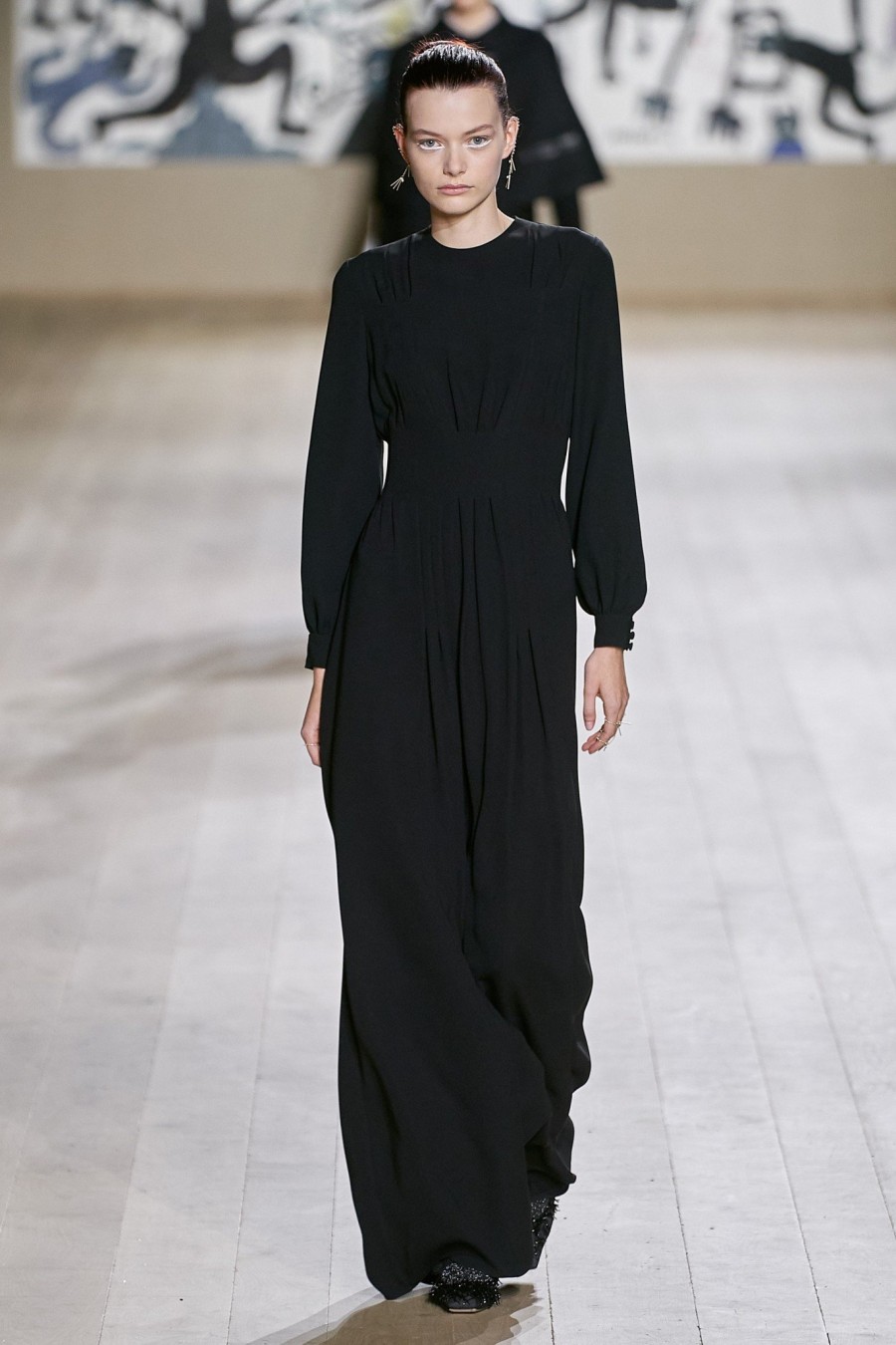 Η Maria Grazia Chiuri προτείνει μία daywear γκαρνταρόμπα, βασισμένη στην Υψηλή Ραπτική -Δείτε όλα τα looks!- Φωτογραφία 43