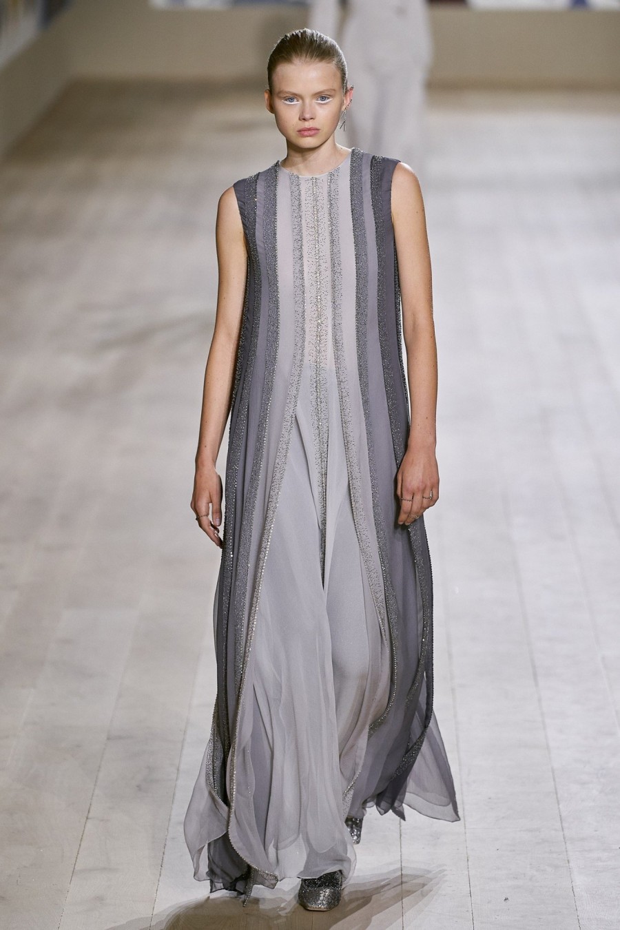 Η Maria Grazia Chiuri προτείνει μία daywear γκαρνταρόμπα, βασισμένη στην Υψηλή Ραπτική -Δείτε όλα τα looks!- Φωτογραφία 49
