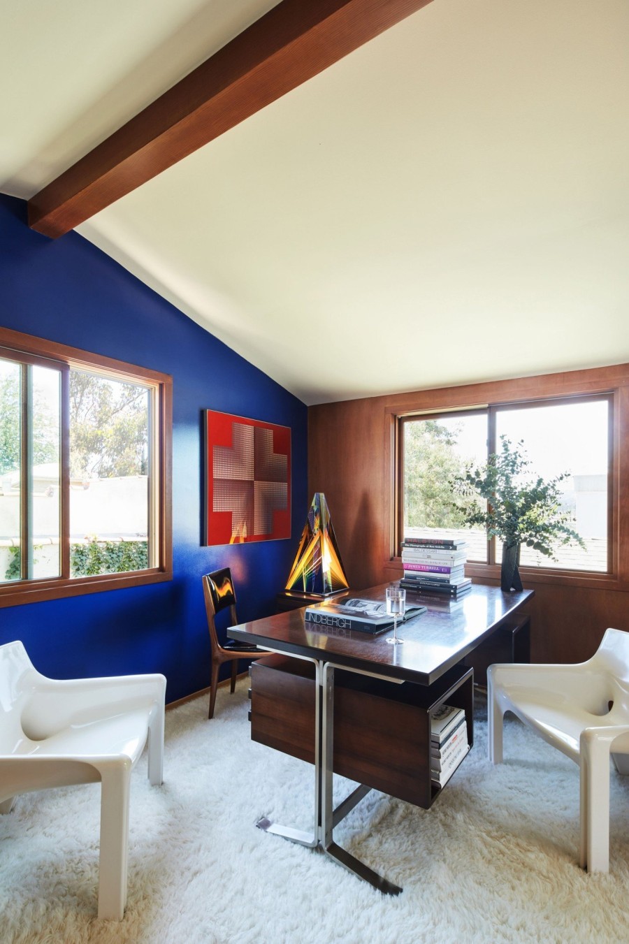 Μια εντυπωσιακή κατοικία στο Los Angeles «απογειώνει» το ξύλο και τα γήινα χρώματα- Φωτογραφία 3