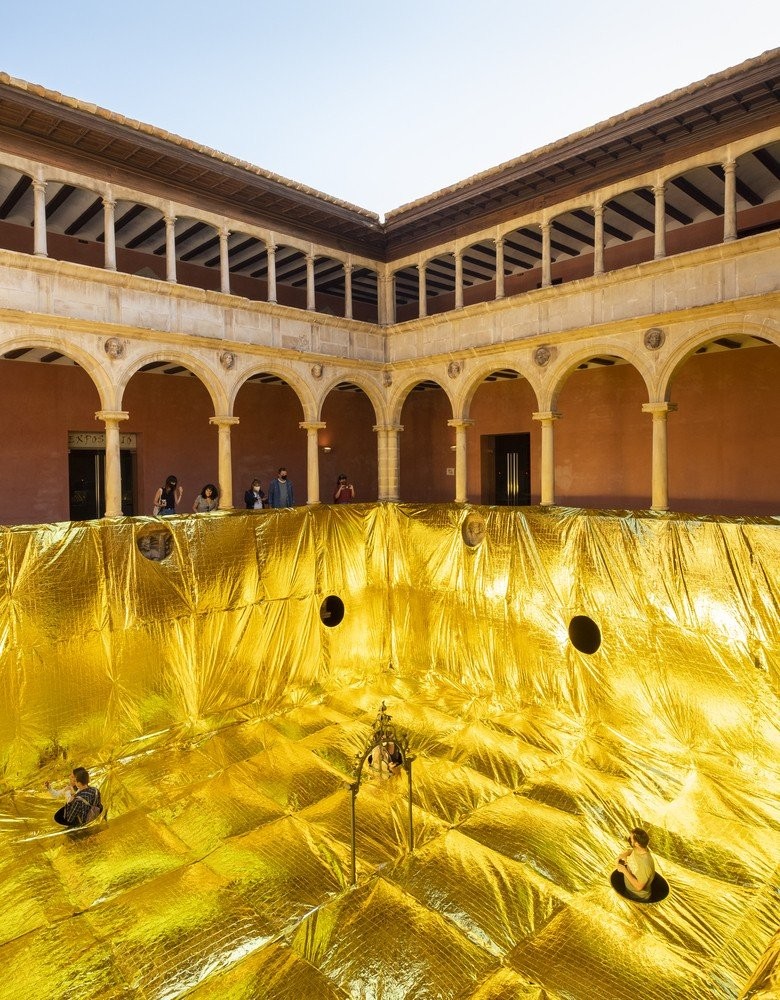 Gold Tigger: Ένα από τα πιο διάσημα μοναστήρια του 16ου αιώνα στην Ισπανία καλύφθηκε από ένα ολόχρυσο installation - Φωτογραφία 1