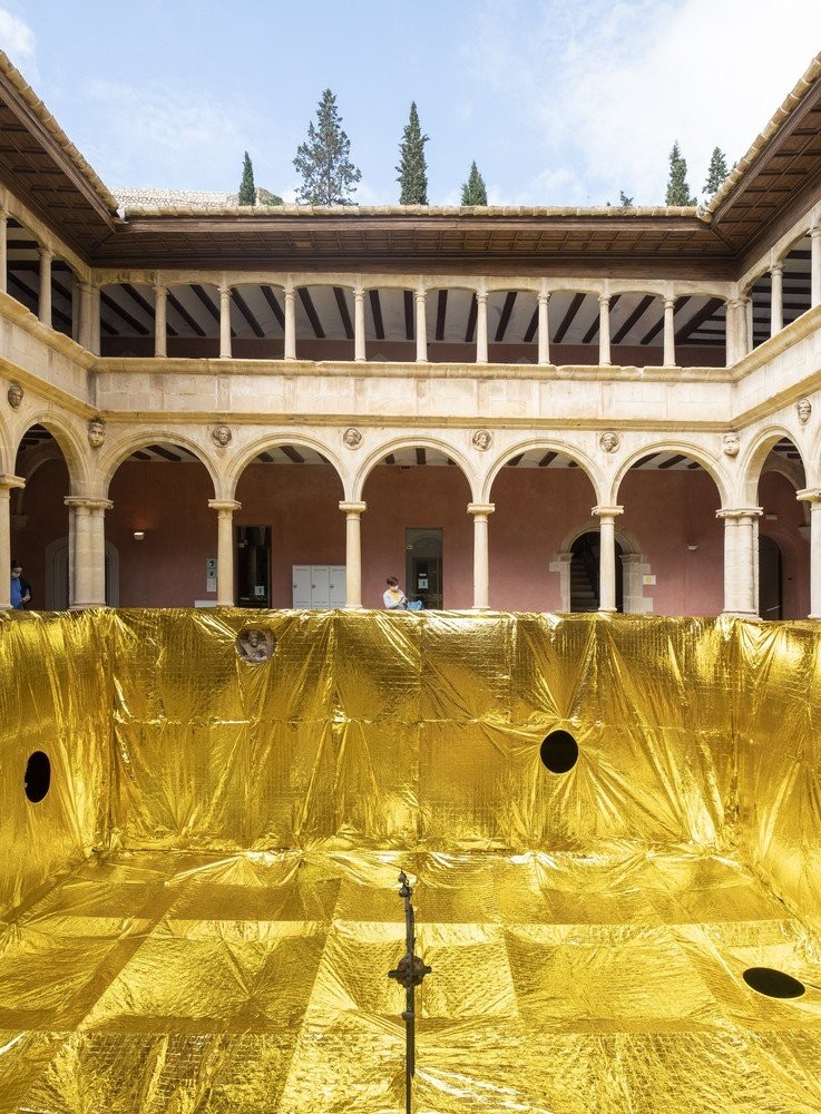 Gold Tigger: Ένα από τα πιο διάσημα μοναστήρια του 16ου αιώνα στην Ισπανία καλύφθηκε από ένα ολόχρυσο installation - Φωτογραφία 5