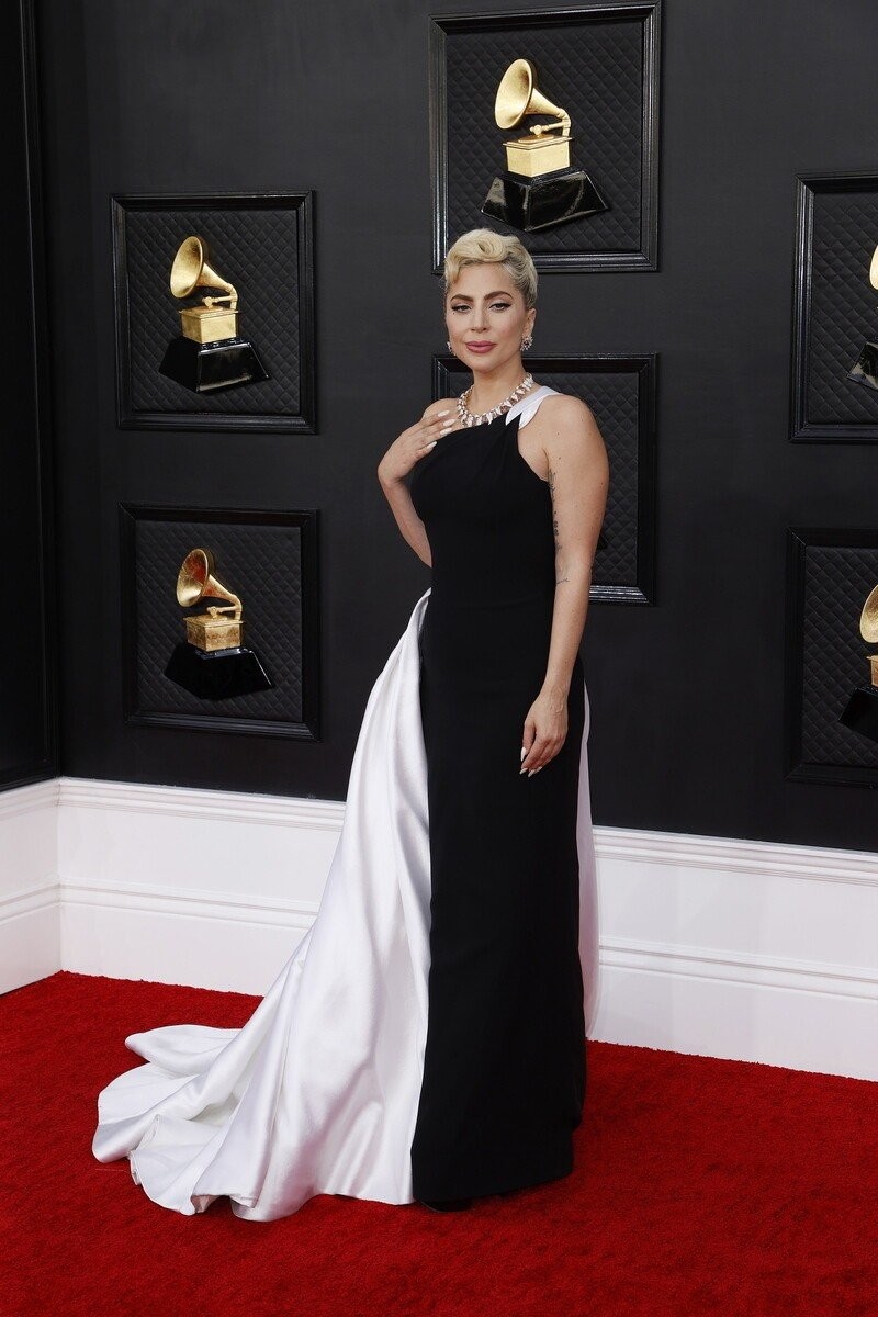 Grammys 2022: Οι πιο εντυπωσιακές red carpet εμφανίσεις και οι μεγάλοι νικητές - Φωτογραφία 1