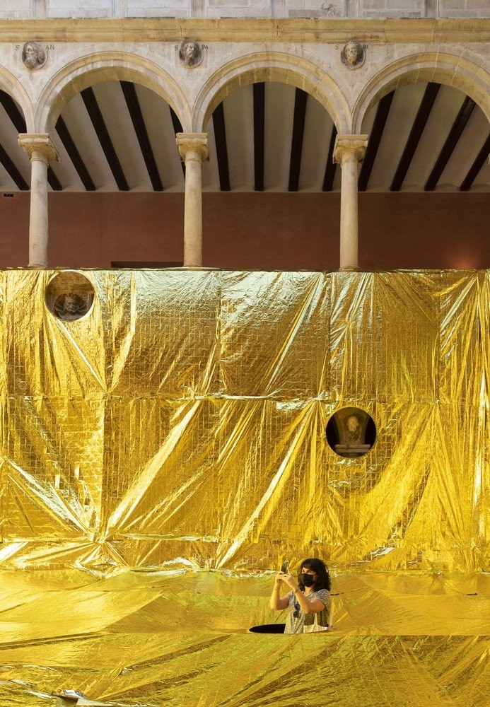 Gold Tigger: Ένα από τα πιο διάσημα μοναστήρια του 16ου αιώνα στην Ισπανία καλύφθηκε από ένα ολόχρυσο installation - Φωτογραφία 3