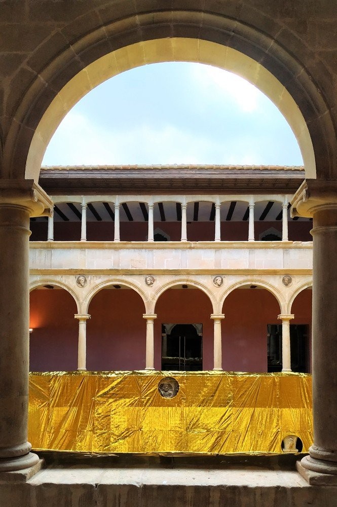Gold Tigger: Ένα από τα πιο διάσημα μοναστήρια του 16ου αιώνα στην Ισπανία καλύφθηκε από ένα ολόχρυσο installation - Φωτογραφία 4