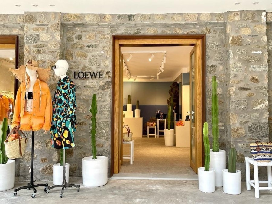 Peek inside στη νέα boutique του οίκου Loewe στη Μύκονο- Φωτογραφία 3