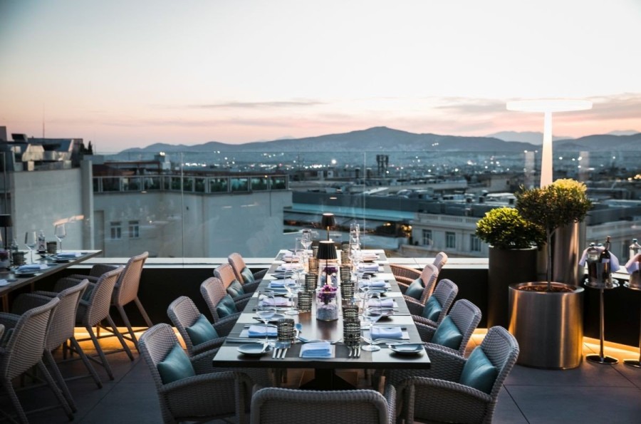 Ένα δείπνο με θέα την Ακρόπολη κι εκλεκτούς καλεσμένους μας συστήνει την καλοκαιρινή Αθήνα - Φωτογραφία 14