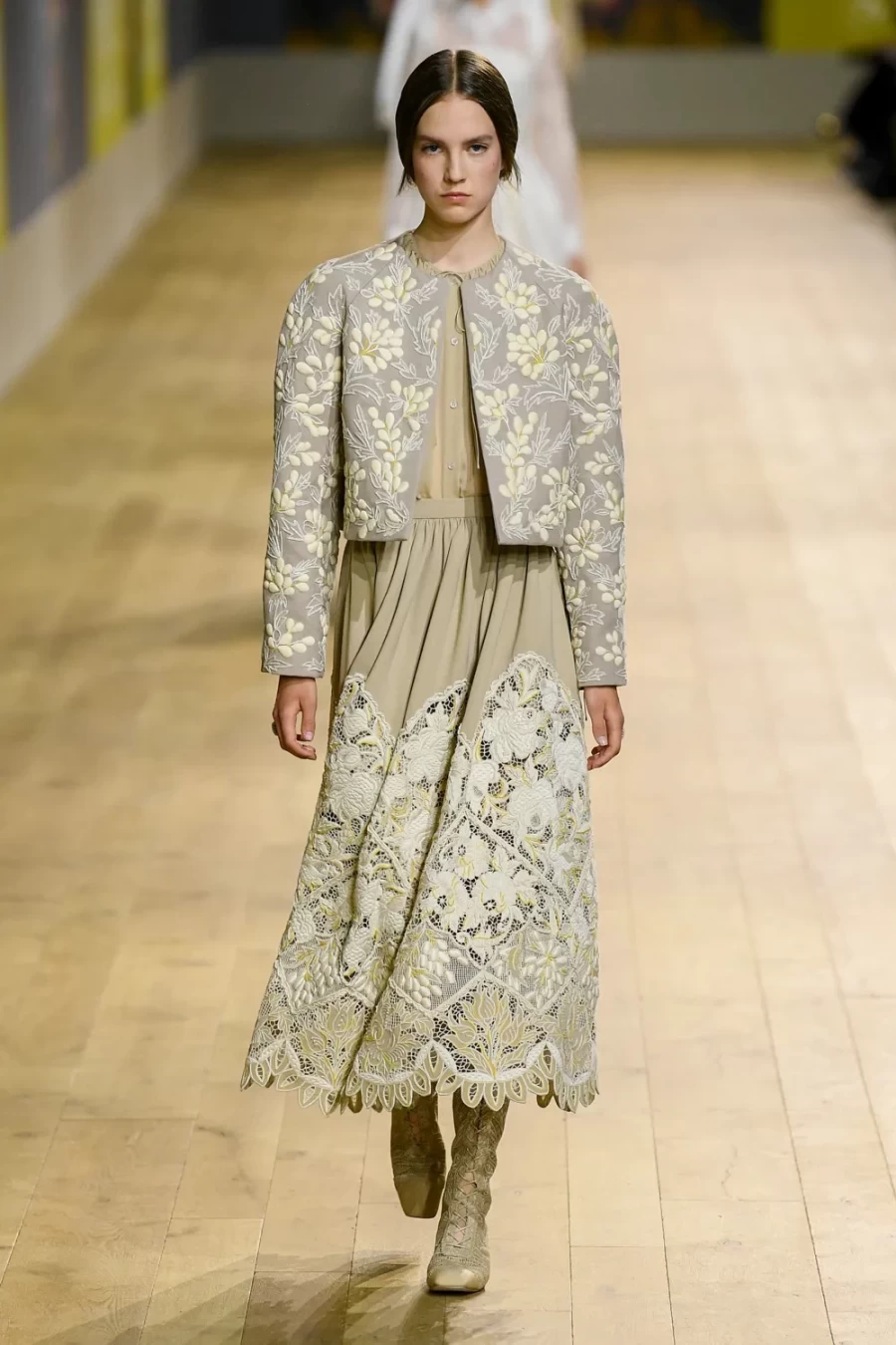 Haute Couture Fall 2022: Η Maria Crazia Chiuri ανέδειξε μία πιο wearable πλευρά της Υψηλής Ραπτικής -Δείτε όλα τα looks!- Φωτογραφία 7