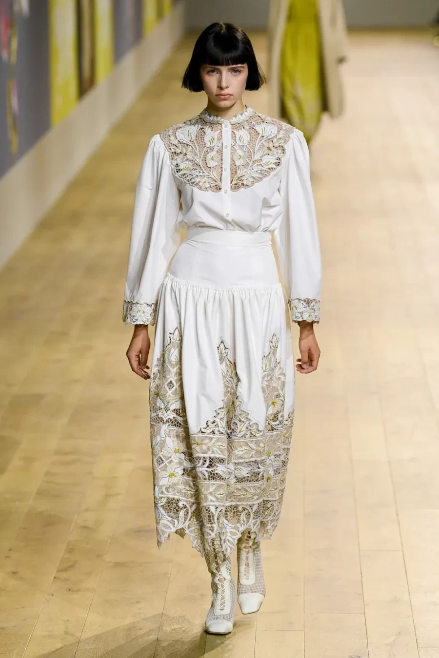 Haute Couture Fall 2022: Η Maria Crazia Chiuri ανέδειξε μία πιο wearable πλευρά της Υψηλής Ραπτικής -Δείτε όλα τα looks!- Φωτογραφία 9
