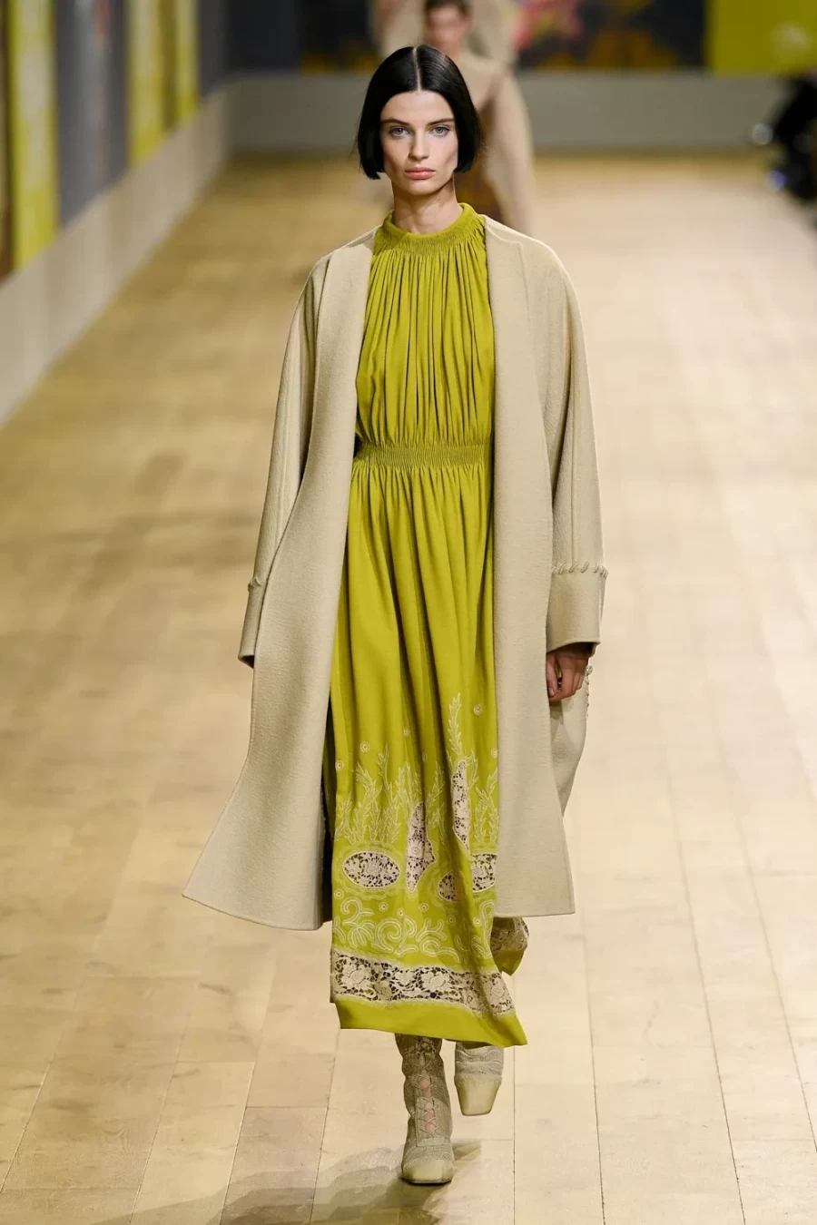 Haute Couture Fall 2022: Η Maria Crazia Chiuri ανέδειξε μία πιο wearable πλευρά της Υψηλής Ραπτικής -Δείτε όλα τα looks!- Φωτογραφία 10