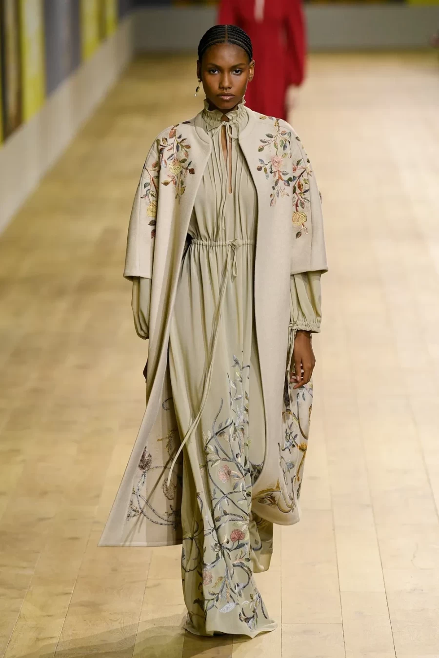 Haute Couture Fall 2022: Η Maria Crazia Chiuri ανέδειξε μία πιο wearable πλευρά της Υψηλής Ραπτικής -Δείτε όλα τα looks!- Φωτογραφία 12
