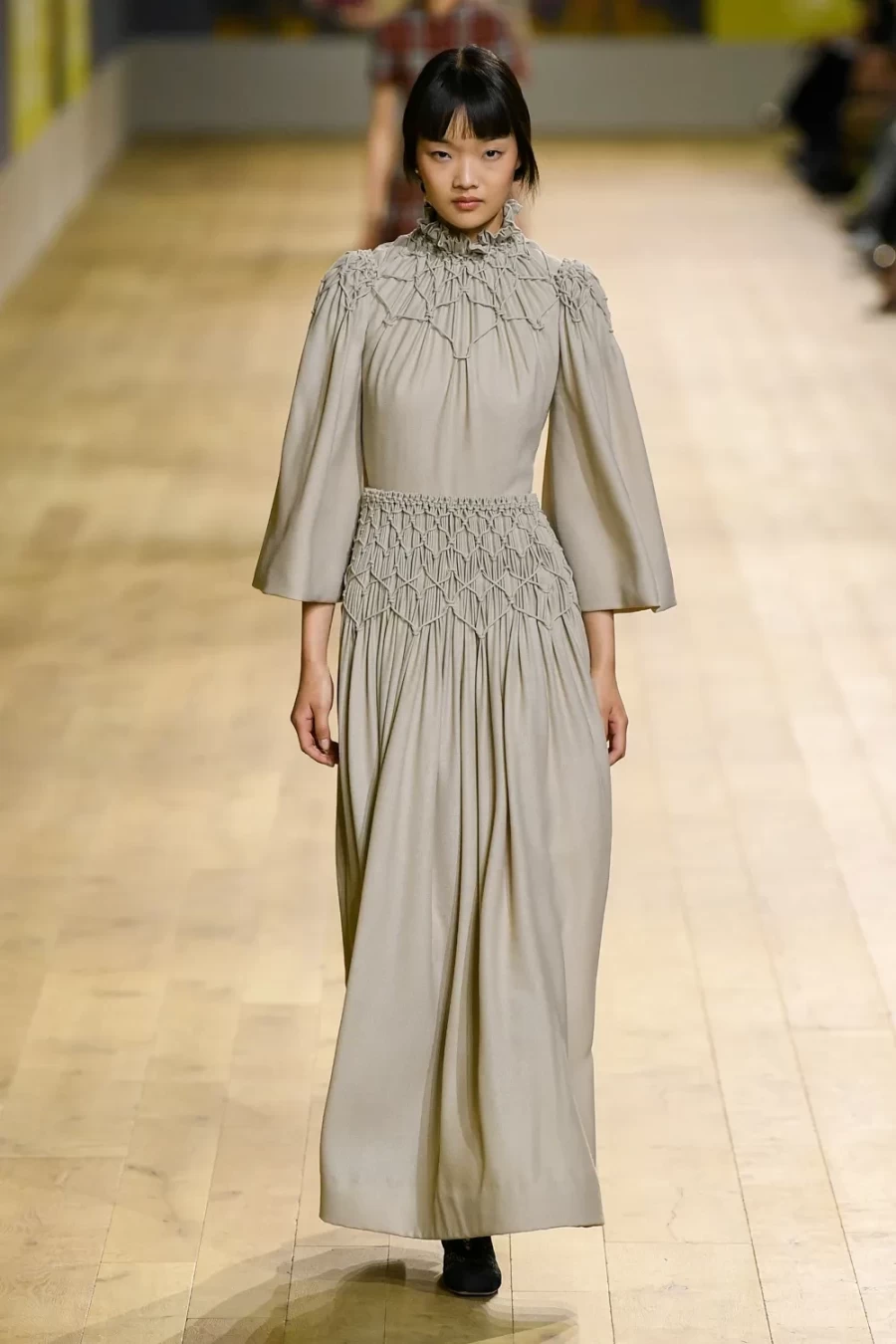 Haute Couture Fall 2022: Η Maria Crazia Chiuri ανέδειξε μία πιο wearable πλευρά της Υψηλής Ραπτικής -Δείτε όλα τα looks!- Φωτογραφία 15