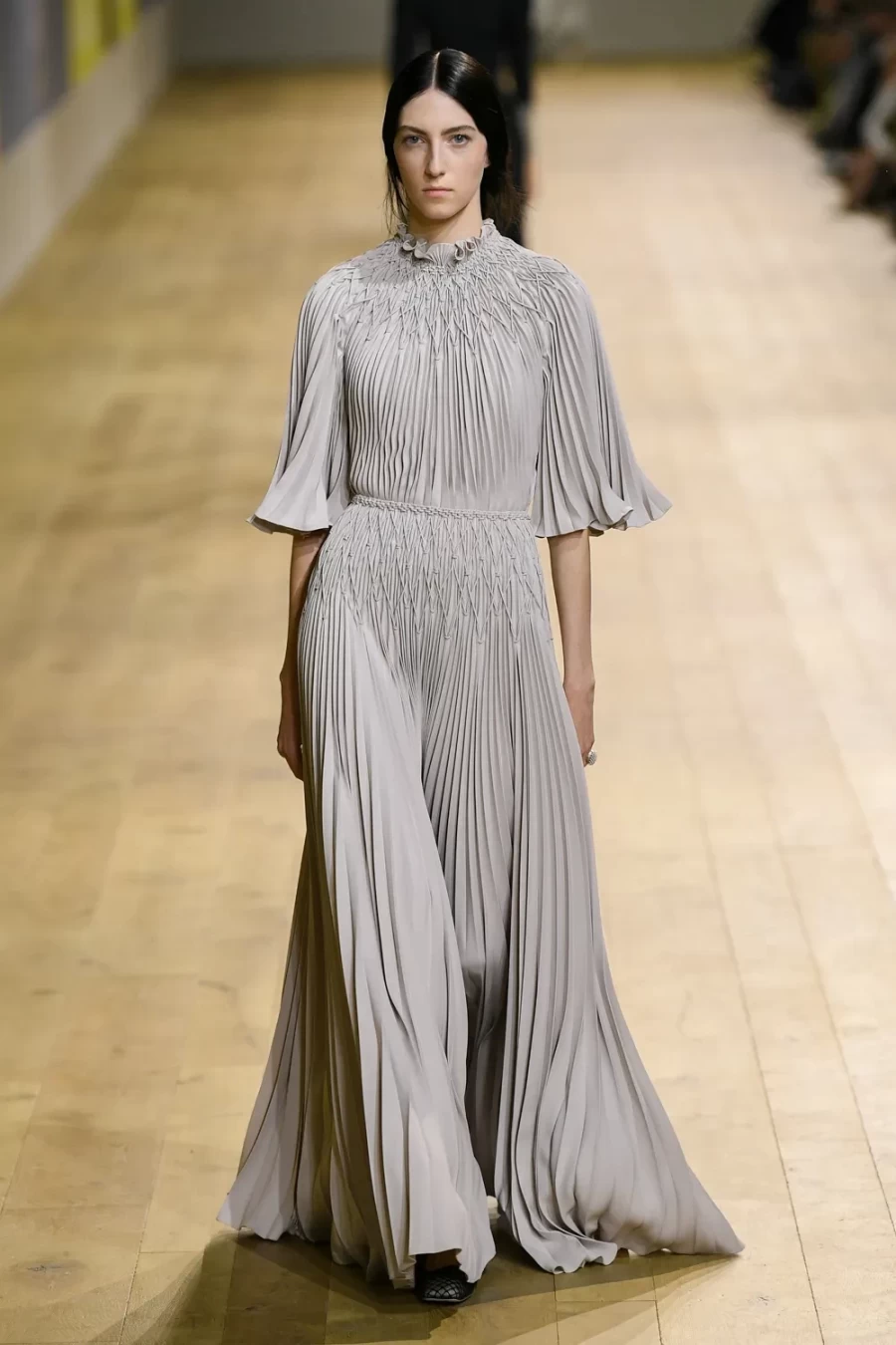 Haute Couture Fall 2022: Η Maria Crazia Chiuri ανέδειξε μία πιο wearable πλευρά της Υψηλής Ραπτικής -Δείτε όλα τα looks!- Φωτογραφία 32