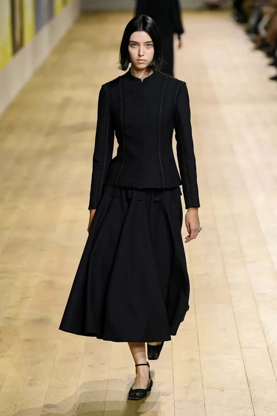 Haute Couture Fall 2022: Η Maria Crazia Chiuri ανέδειξε μία πιο wearable πλευρά της Υψηλής Ραπτικής -Δείτε όλα τα looks!- Φωτογραφία 39