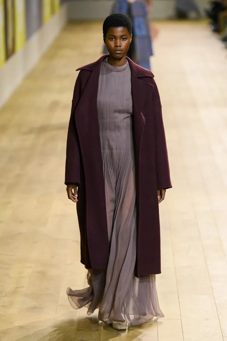 Haute Couture Fall 2022: Η Maria Crazia Chiuri ανέδειξε μία πιο wearable πλευρά της Υψηλής Ραπτικής -Δείτε όλα τα looks!- Φωτογραφία 45