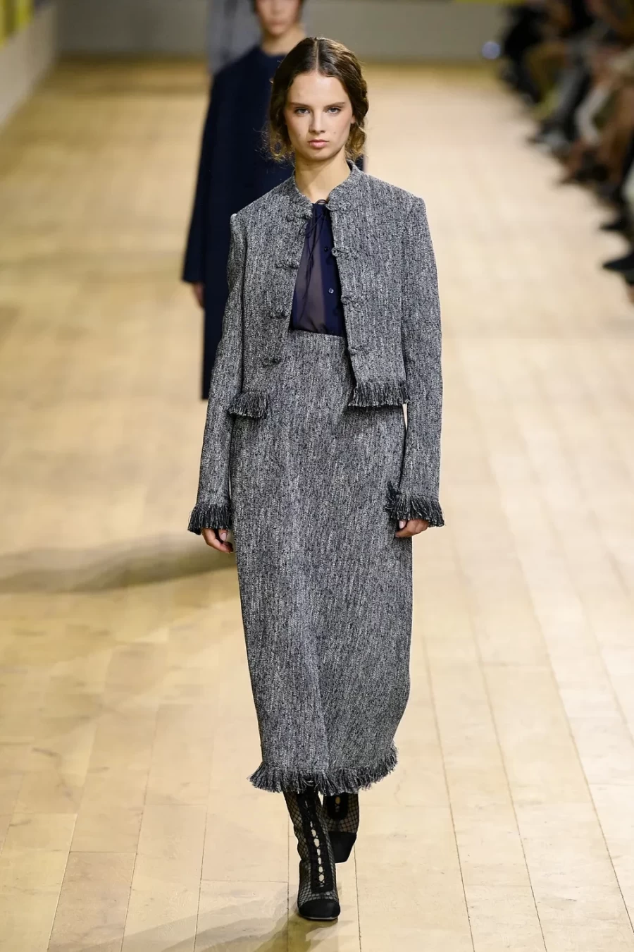Haute Couture Fall 2022: Η Maria Crazia Chiuri ανέδειξε μία πιο wearable πλευρά της Υψηλής Ραπτικής -Δείτε όλα τα looks!- Φωτογραφία 48