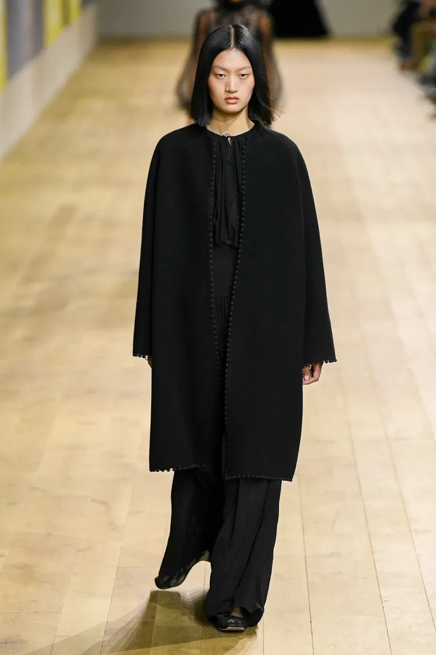 Haute Couture Fall 2022: Η Maria Crazia Chiuri ανέδειξε μία πιο wearable πλευρά της Υψηλής Ραπτικής -Δείτε όλα τα looks!- Φωτογραφία 53