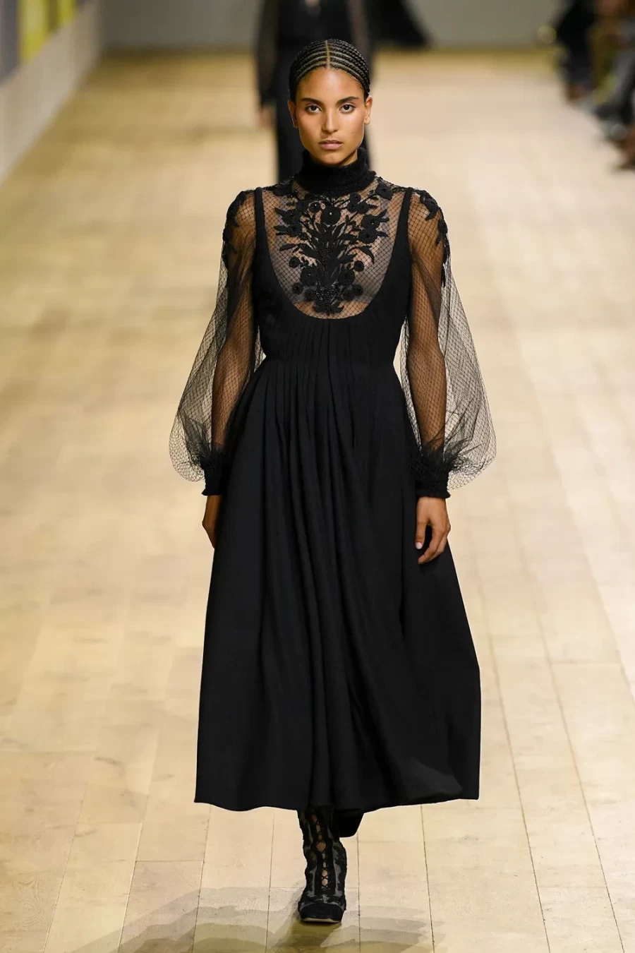 Haute Couture Fall 2022: Η Maria Crazia Chiuri ανέδειξε μία πιο wearable πλευρά της Υψηλής Ραπτικής -Δείτε όλα τα looks!- Φωτογραφία 54