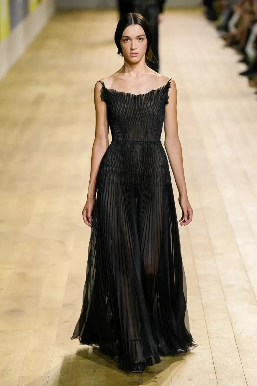 Haute Couture Fall 2022: Η Maria Crazia Chiuri ανέδειξε μία πιο wearable πλευρά της Υψηλής Ραπτικής -Δείτε όλα τα looks!- Φωτογραφία 55