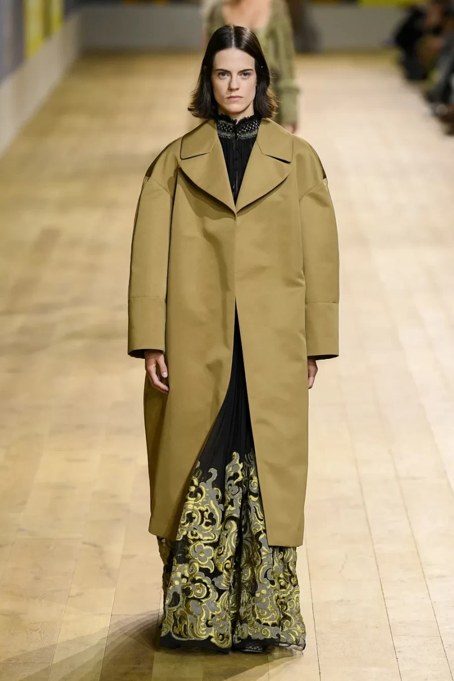 Haute Couture Fall 2022: Η Maria Crazia Chiuri ανέδειξε μία πιο wearable πλευρά της Υψηλής Ραπτικής -Δείτε όλα τα looks!- Φωτογραφία 61
