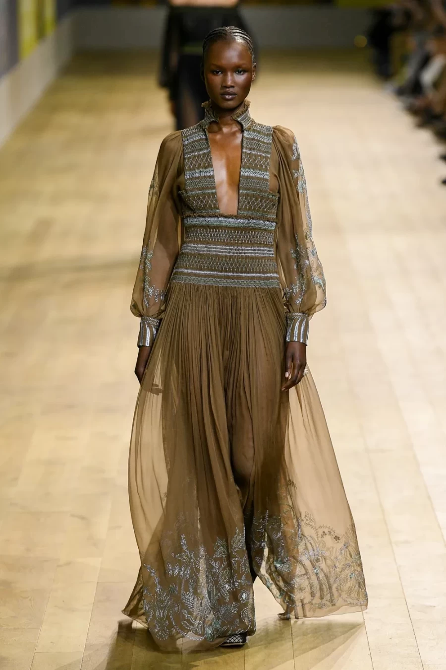 Haute Couture Fall 2022: Η Maria Crazia Chiuri ανέδειξε μία πιο wearable πλευρά της Υψηλής Ραπτικής -Δείτε όλα τα looks!- Φωτογραφία 64