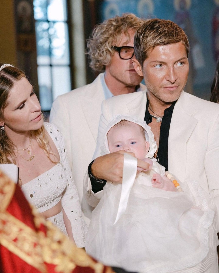 Το κορυφαίο δίδυμο της μόδας, Ευάγγελος Μπούσης & Peter Dundas, βάφτισαν τα παιδιά τους στη Βουλιαγμένη - Φωτογραφία 3