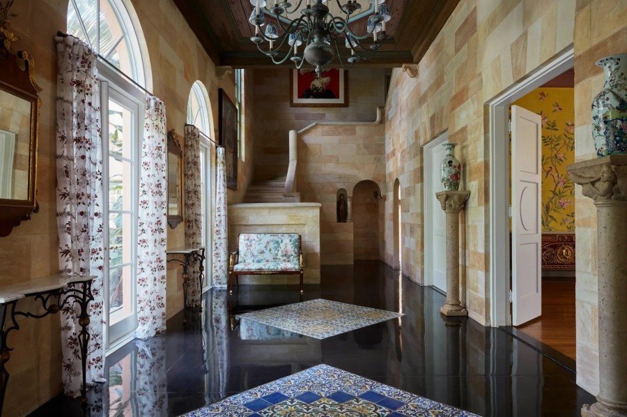Μια ρομαντική κατοικία στη Florida θυμίζει παλάτι «πλημμυρισμένο» από λουλούδια- Φωτογραφία 2
