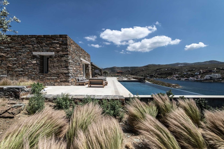 Τρεις πέτρινες κατοικίες στην Κέα συνθέτουν τον ορισμό του ελληνικού καλοκαιριού- Φωτογραφία 3