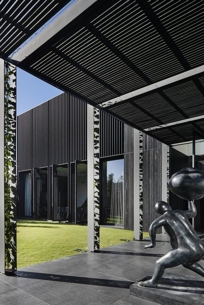 Μια μοντέρνα κατοικία στη Μελβούρνη ξεχωρίζει για το εκπληκτικό outdoor σκηνικό της- Φωτογραφία 1