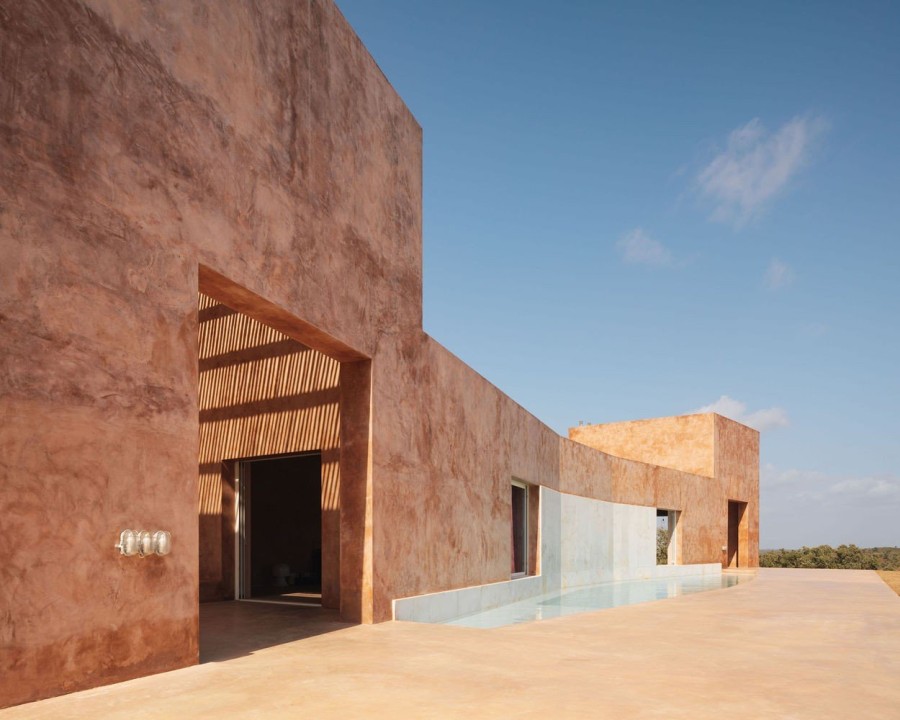 Μια κατοικία στην Πορτογαλία μοιάζει βγαλμένη από την έρημο χάρη στις αποχρώσεις της- Φωτογραφία 2