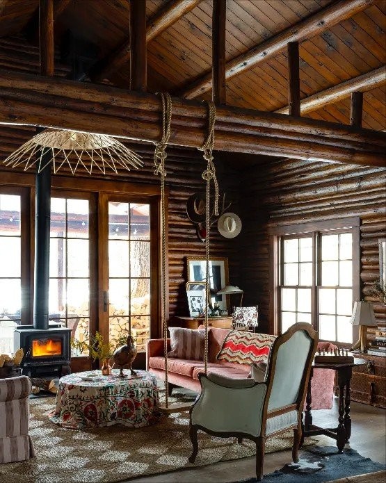 Δείτε πώς μια ξύλινη κατοικία στο Wyoming μετατράπηκε σε χριστουγεννιάτικο παράδεισο- Φωτογραφία 1