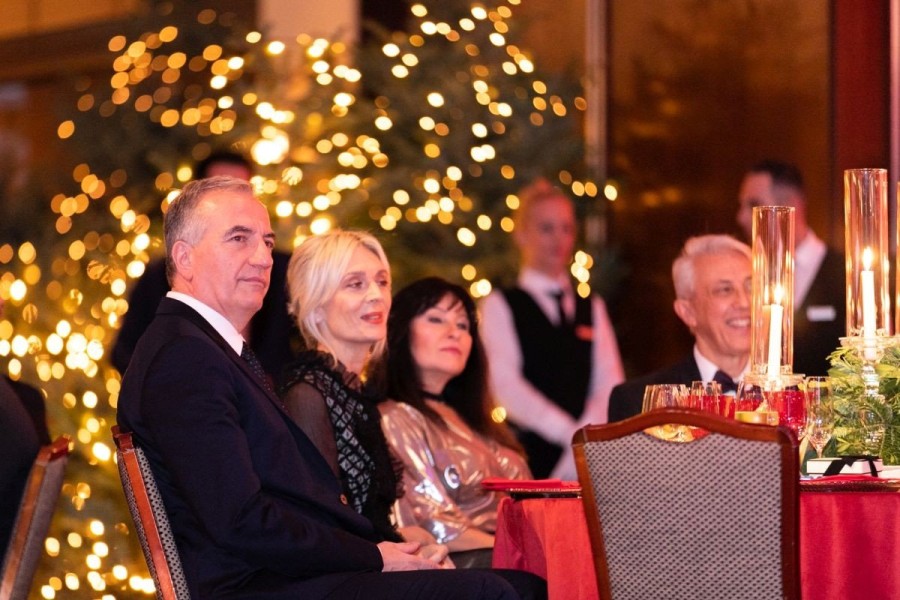 Λάμψη και μαγευτική ατμόσφαιρα στο pre-Christmas Champagne Gala του Συλλόγου Φίλων του Κολλεγίου Ανατόλια - Φωτογραφία 65