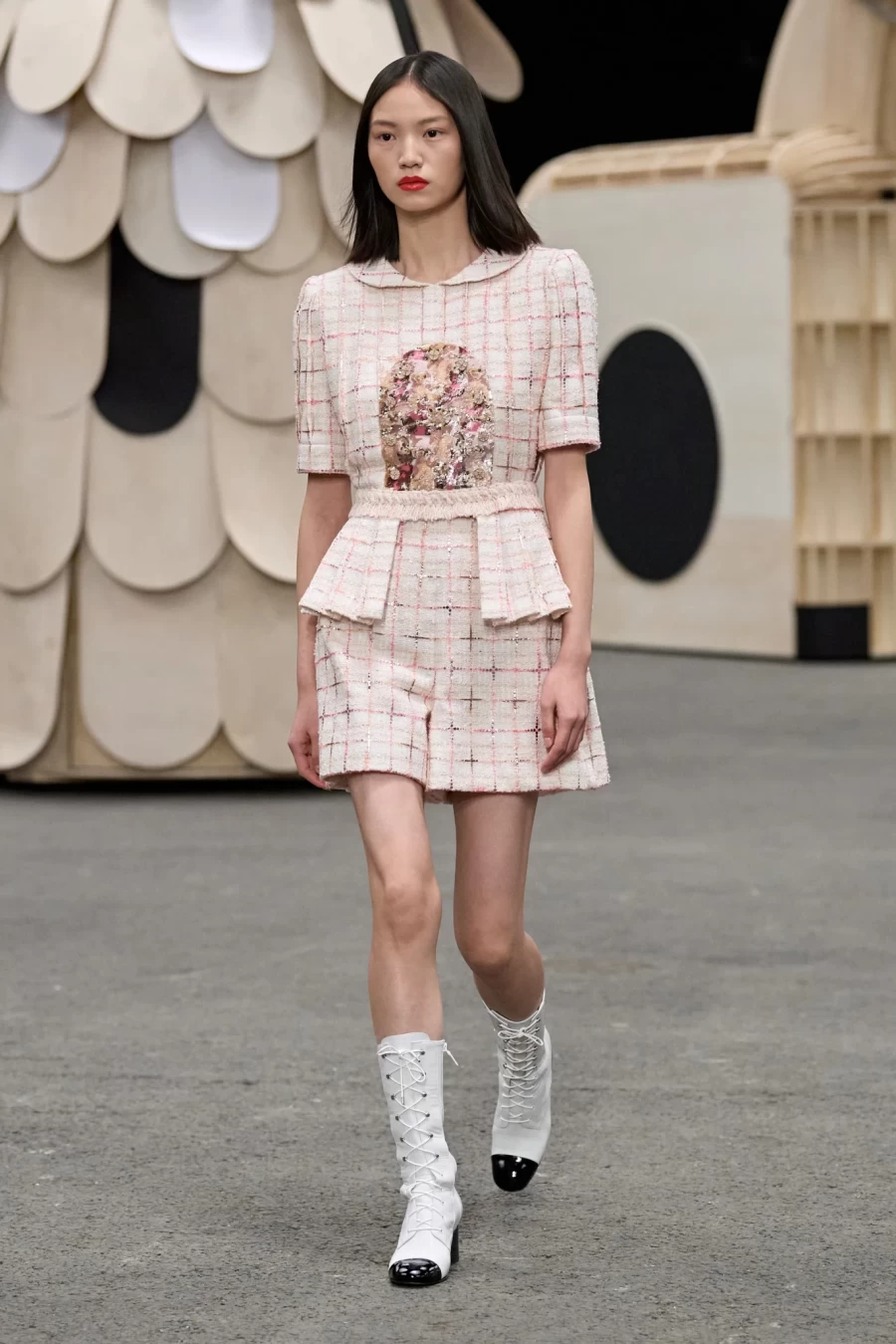 Η Chanel προσέφερε μία «παιχνιδιάρικη» νότα στην Haute Couture Fashion Week στο Παρίσι- Φωτογραφία 6