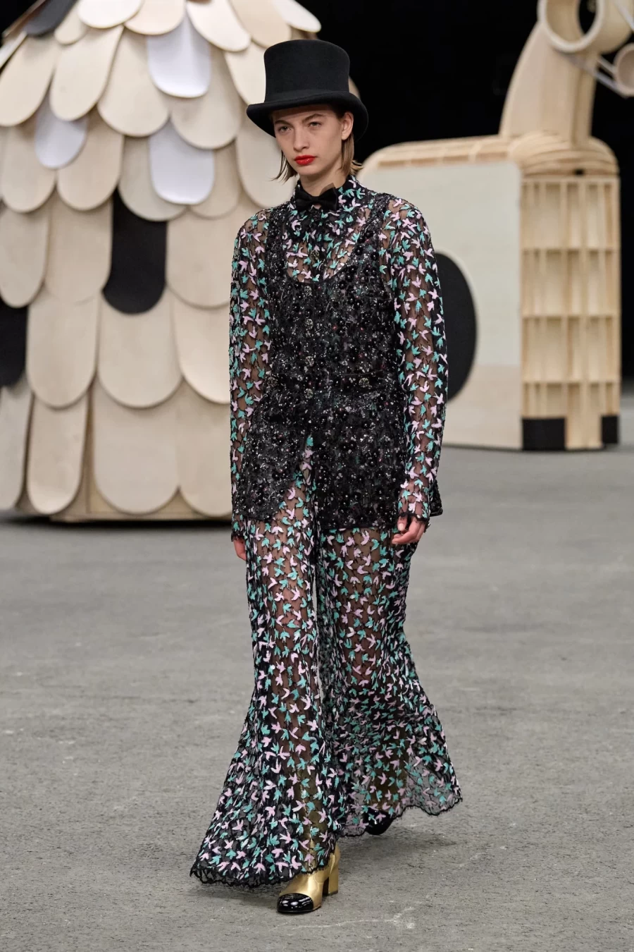 Η Chanel προσέφερε μία «παιχνιδιάρικη» νότα στην Haute Couture Fashion Week στο Παρίσι- Φωτογραφία 14