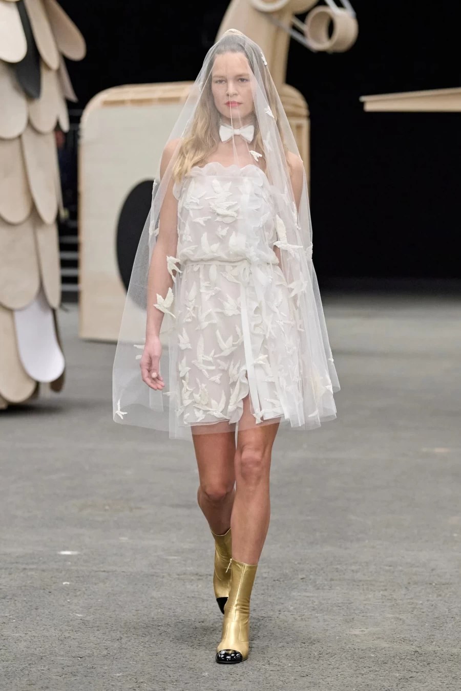 Η Chanel προσέφερε μία «παιχνιδιάρικη» νότα στην Haute Couture Fashion Week στο Παρίσι- Φωτογραφία 19