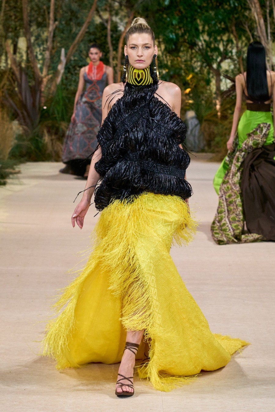 Η λαμπερή Haute Couture collection της Σίλιας Κριθαριώτη στο Παρίσι ήταν εμπνευσμένη από την Αφρική- Φωτογραφία 12