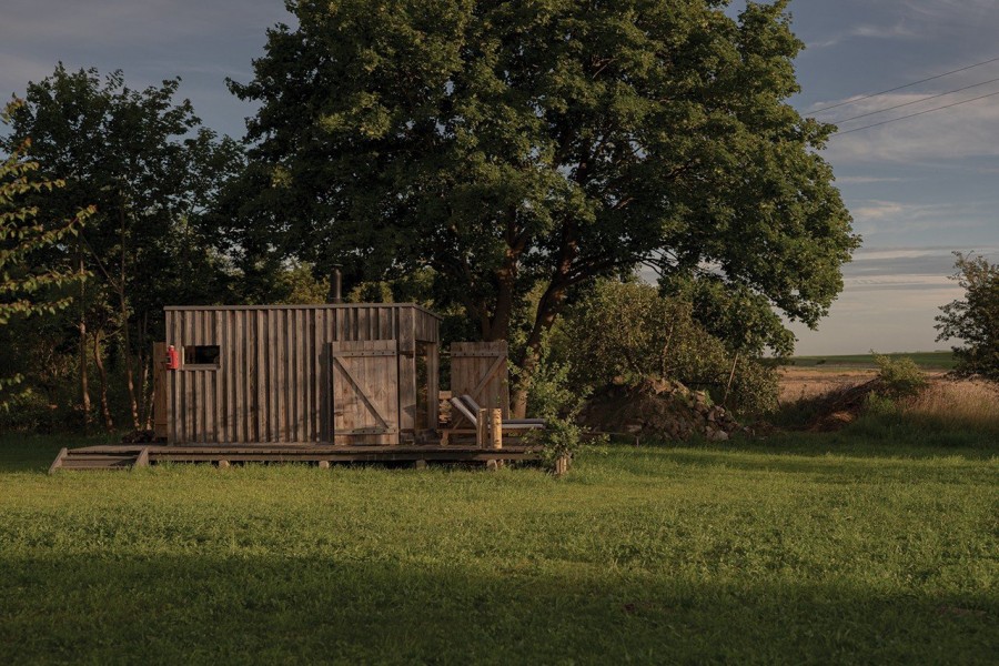 Μια ξύλινη κατοικία με φόντο τις όχθες του ποταμού Βιστούλα ﻿στην Πολωνία γίνεται ένα ονειρικό καταφύγιο μέσα στη φύση- Φωτογραφία 1