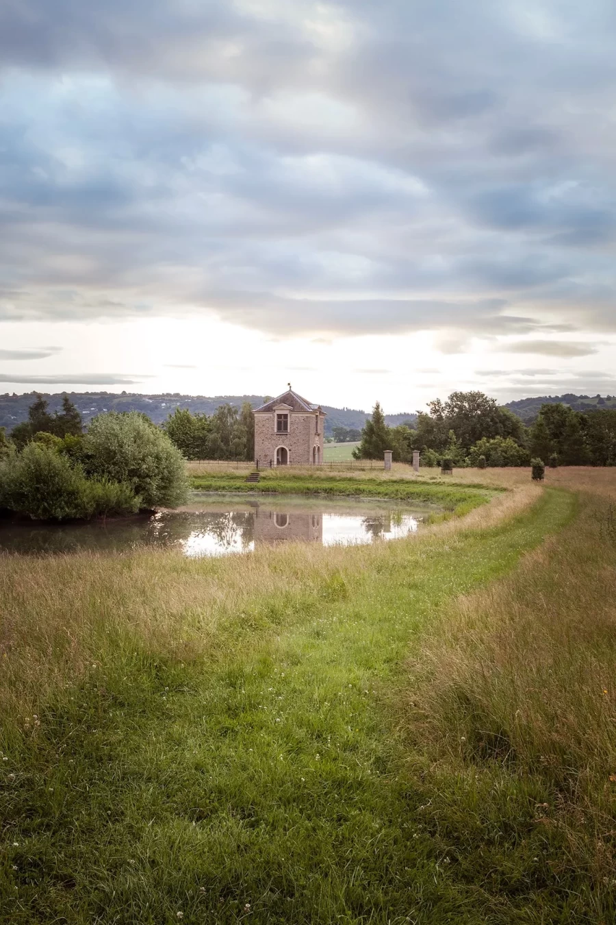 Μαγευτείτε από την απαράμιλλη θέα ενός κήπου με μεσαιωνική έμπνευση στη Γαλλία- Φωτογραφία 4
