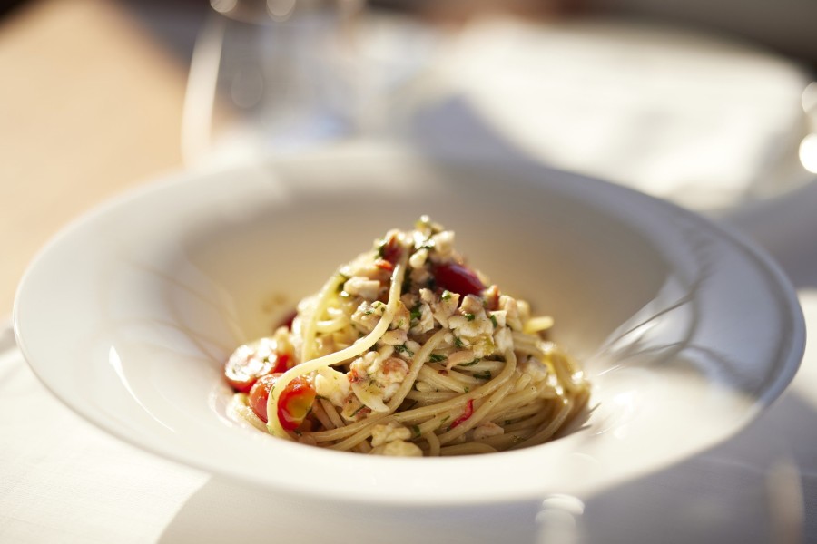 spaghetti-allo-scogliogragnano-spaghetti-with-seafood-tomato-and-basil.jpg